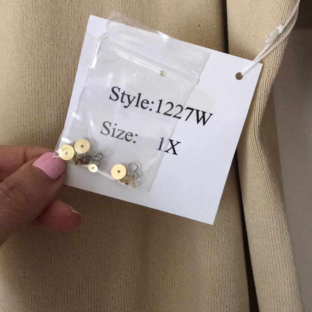 Joseph A. Women’s gold sweater top - size 1x - Picture 4 of 7